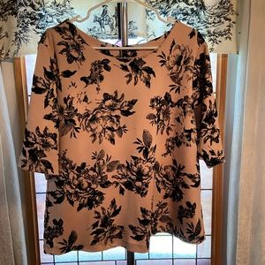 Beautiful Bobeau Top